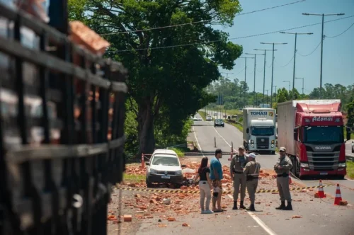 10112025 acidente tijolos 2875