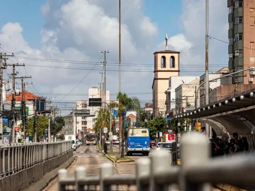 Sol entre nuvens e calor marcam a Quinta-feira no RS
