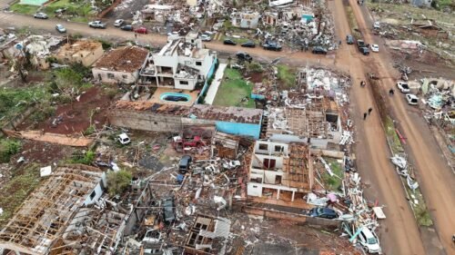 Ciclone no Sul teve 4 tornados, deixou 7 mortos e espalhou destruição
