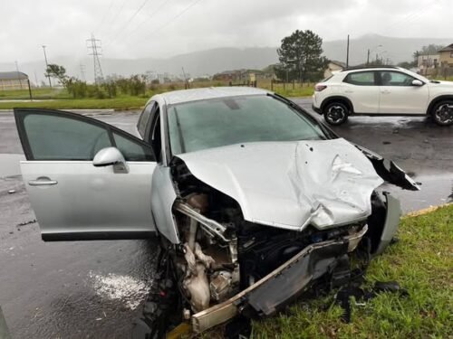 Colisão entre veículos é registrado no bairro Medianeira em Osório na manhã deste Sábado
