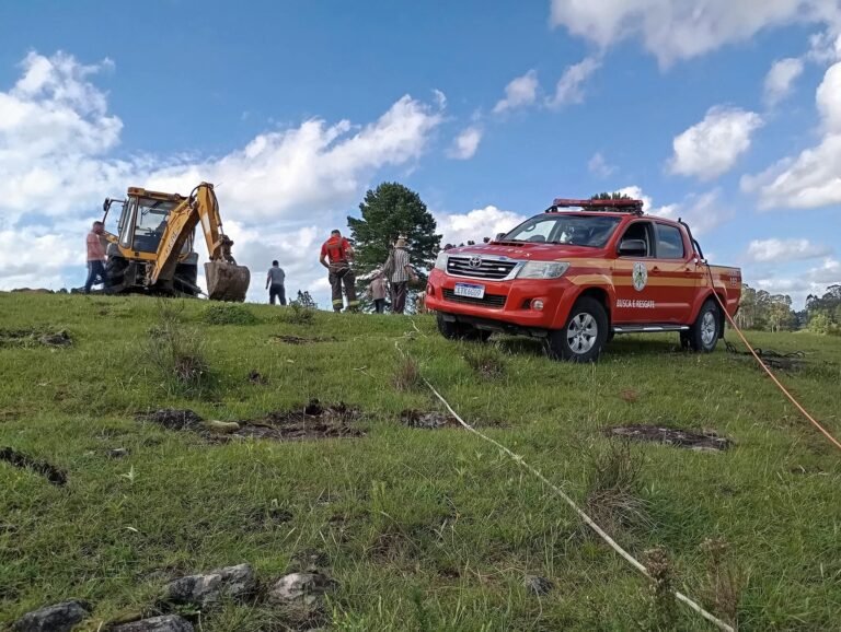 Bombeiros de São Francisco de Paula resgatam vaca caída em ribanceira no Parque da Ronda 10 Bombeiros de São Francisco de Paula resgatam vaca caída em ribanceira no Parque da Ronda