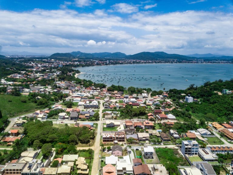 Com alta do dólar e das passagens internacionais, turismo doméstico avança e multipropriedade alcança R$ 92,7 bi no Brasil
