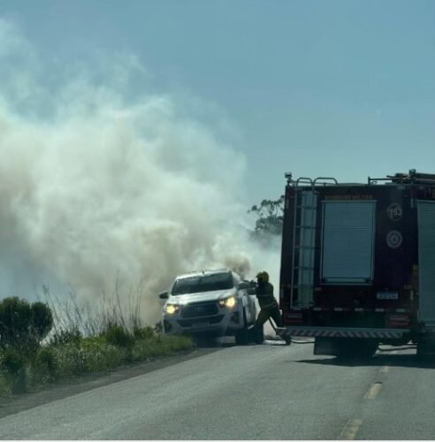 Veículo incendeia na RST-101 em Osório na tarde desta Quarta-feira