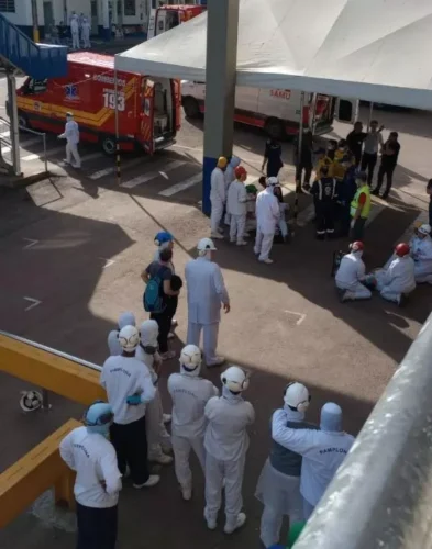 Vazamento de amônia deixa vinte funcionários intoxicados em frigorífico de SC 1 image 9