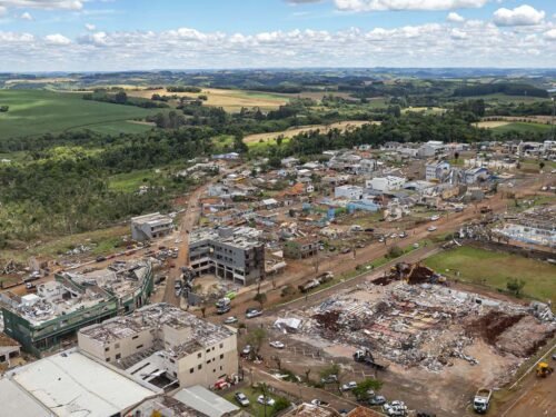 Governo do Paraná confirma sétima morte após tornado em Rio Bonito do Iguaçu
