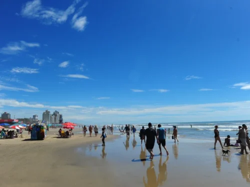 O último dia de 2025 terá sol, calor e chance de chuva de Verão no RS