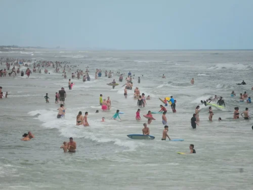 Ar tropical mantém calor e umidade sobre o RS, com pancadas de chuva nesta Segunda-feira
