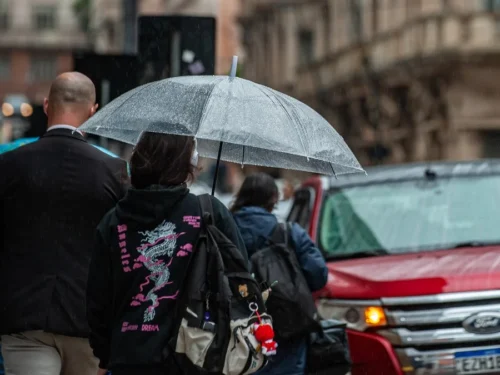 Segunda-feira será abafada e chuvosa em todo o RS