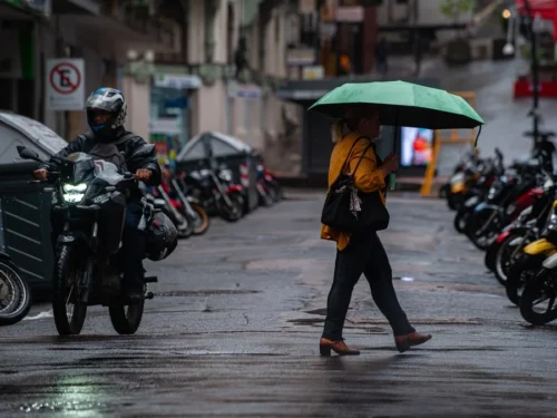 Frente fria que provocou temporais se afasta, mas RS ainda pode ter chuva nesta Terça-feira