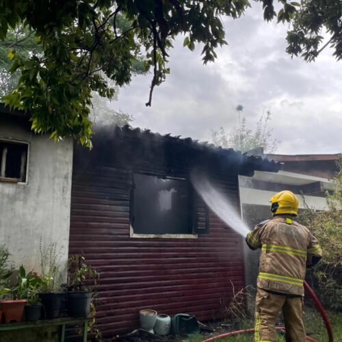 Incêndio atinge residência no bairro Porto Lacustre na manhã desta Segunda-feira em Osório