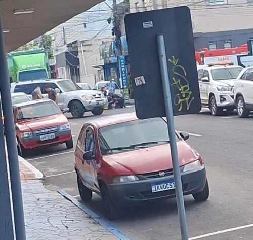 Mulher é atropelada na faixa de pedestres, na rua Bento Gonçalves, no Centro de Osório