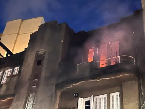 Incêndio atinge prédio residencial no Centro Histórico de Porto Alegre