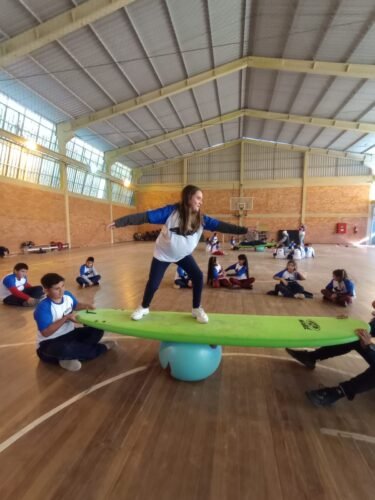 Projeto Resgate o Surfe no Sul inicia nova edição em Torres com incentivo da Corsan