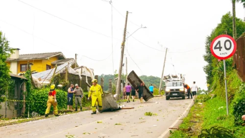 Imagens aéreas da destruição confirmam mais um tornado na Serra Gaúcha 5 farroupilha6.jpg