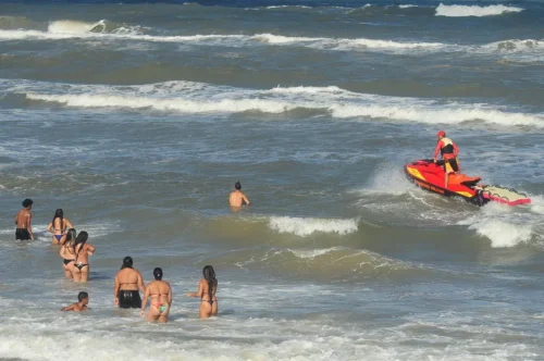 Balanço da Operação Verão aponta aumento de ações preventivas e reforça orientação aos banhistas 3 000 8298