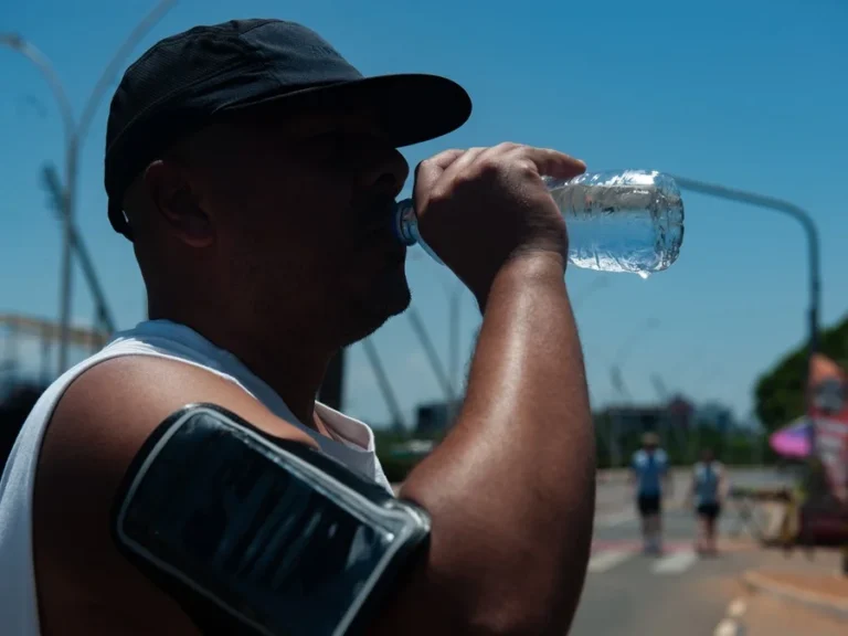 Antes da chegada de duas frentes frias, Quinta-feira será de calor intenso no RS 1 07122025 calor 8017