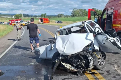 Acidente entre três veículos deixa dois mortos e dois feridos na Rota do Sol