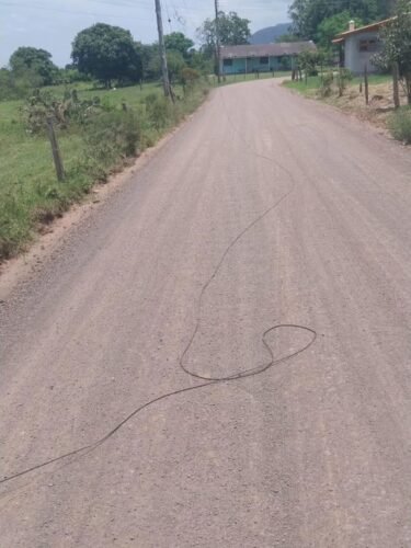 Motociclista fica ferido após atingir fios de internet baixos em Osório 1 607446799 25212679391737117 2846236730198146244 n