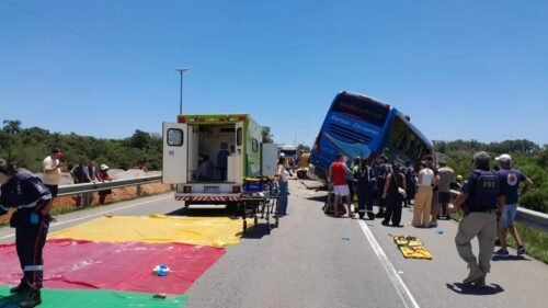 Colisão entre carreta e ônibus provoca seis mortes na BR-116, em Pelotas 2 608178234 880427854736486 1632681295498661128 n