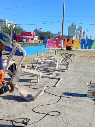 Novos aparelhos de ginástica são instalados na Beira-Mar em Tramandaí