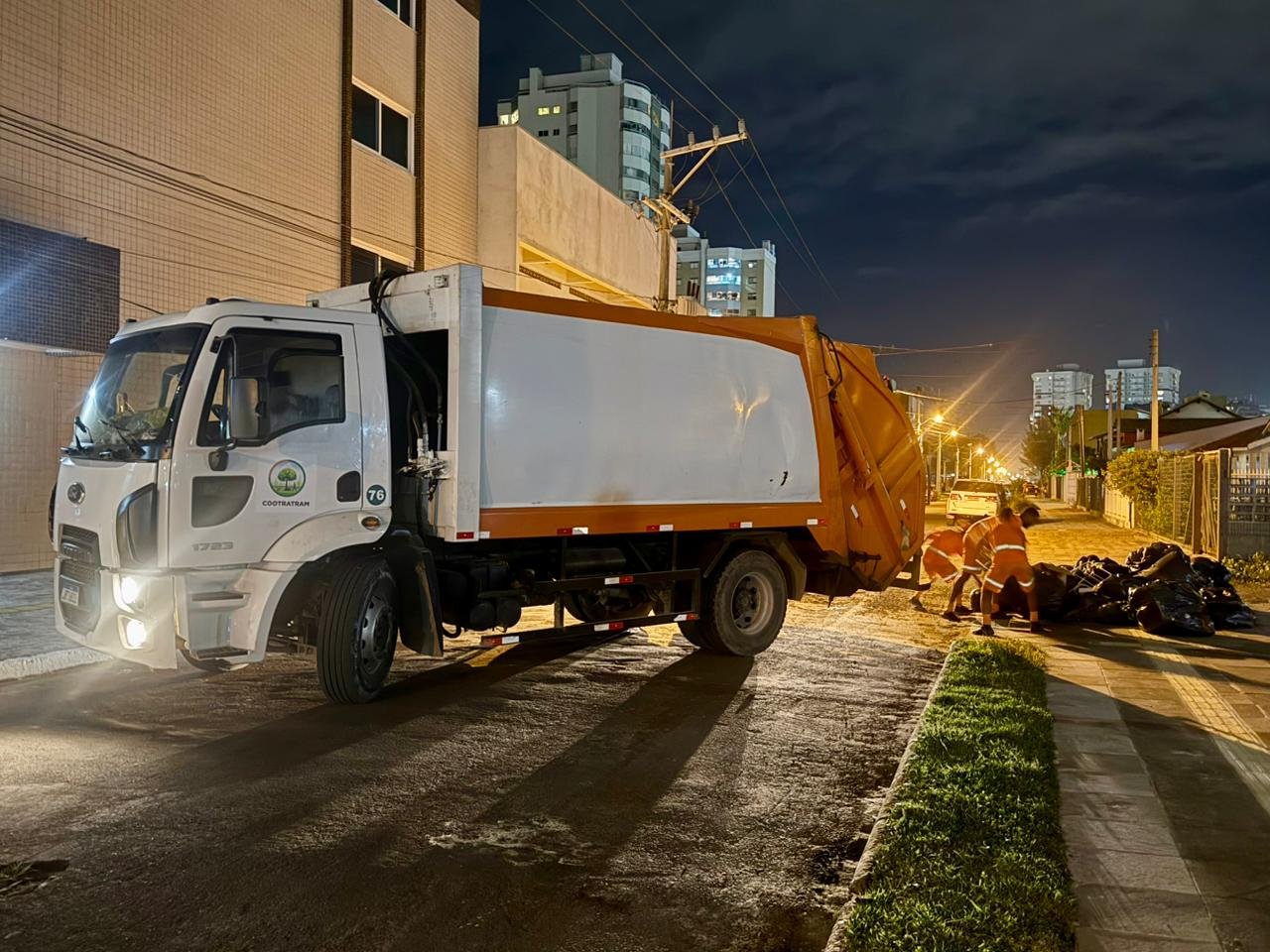Tramanda&iacute; sai na frente e implanta Coleta Noturna de Lixo durante a Alta Temporada de Ver&atilde;o