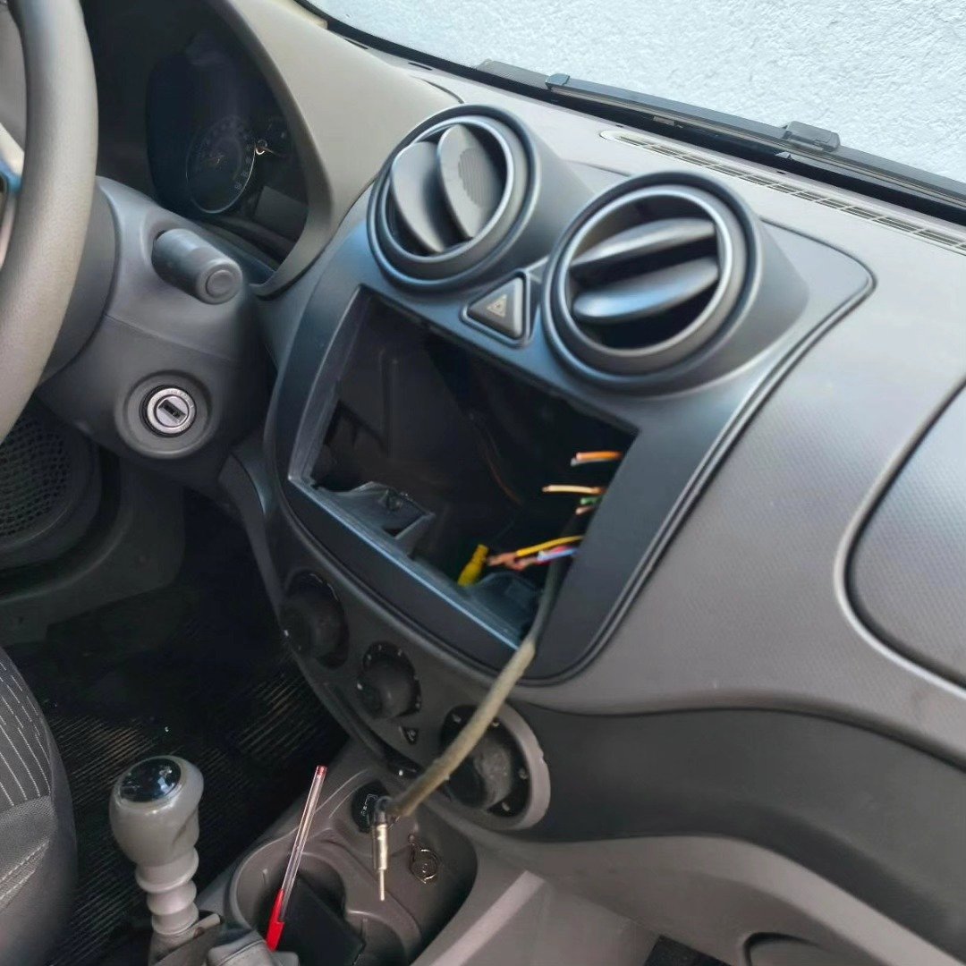 Em menos de 10 minutos, ladrão furta multimídia de carro em Osório 3 615484320 25279525115052544 4836119250066809863 n