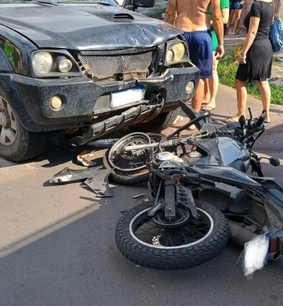 Acidente entre caminhonete e moto deixa motoboy ferido em Os&oacute;rio