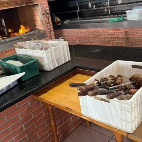 Uma churrascaria em Imbé foi interditada após servir carne velha requentada!