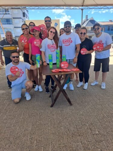 COPOS DO PROGRAMA JOGUE LIMPO COM OSÓRIO SÃO DISTRIBUÍDOS EM AÇÃO DE EDUCAÇÃO AMBIENTAL EM ATLÂNTIDA SUL