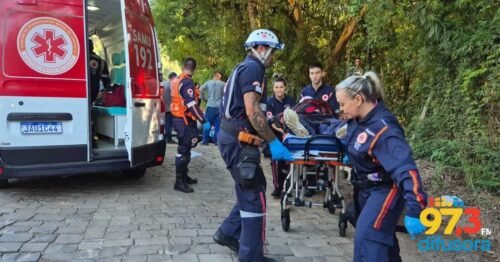 MICRO-ÔNIBUS PERDE OS FREIOS E SAI DA PISTA DEIXANDO VÁRIOS FERIDOS NA SERRA 1 616823671 1312865253980985 4244981027510317684 n 1