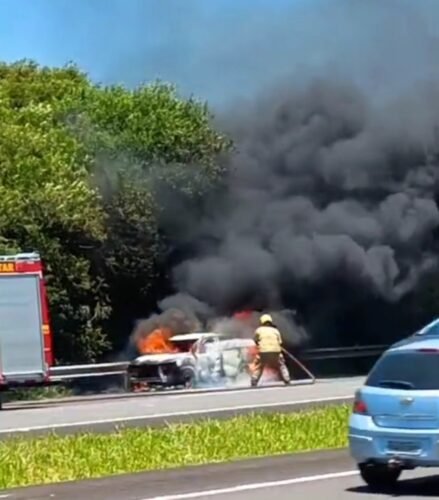 Veículo é destruído por incêndio na BR-290, em Osório 1 618760993 25391278020543919 6814770884357012184 n 1
