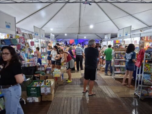 SHOWS MUSICAIS MARCAM A ABERTURA OFICIAL DA 13ª FEIRA DO LIVRO DE ATLÂNTIDA SUL 15 619556463 1333045645530666 5864587161605721352 n