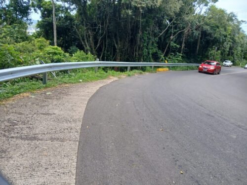 PREFEITURA DE OSÓRIO REALIZA A MANUTENÇÃO E COLOCAÇÃO DE NOVOS GUARD RAILS NA ESTRADA DA BORÚSSIA