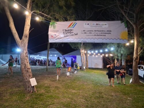 SHOWS MUSICAIS MARCAM A ABERTURA OFICIAL DA 13ª FEIRA DO LIVRO DE ATLÂNTIDA SUL 18 623450436 1333044828864081 6498103953587143144 n 1