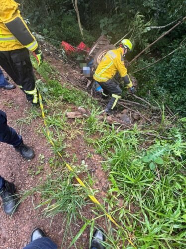 Mulher morre após capotamento de trator no interior de Videira 1 735c5e11 2f4f 40fa 96a3 283bcc6afc81