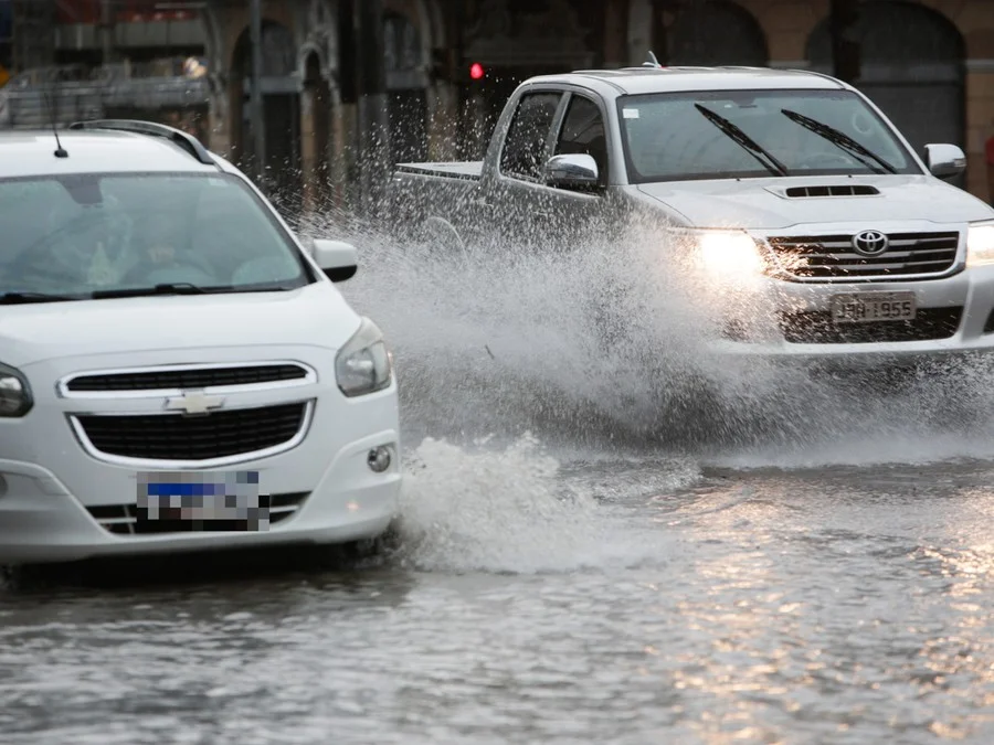RS tem alerta para mais chuva e risco de temporais neste S&aacute;bado
