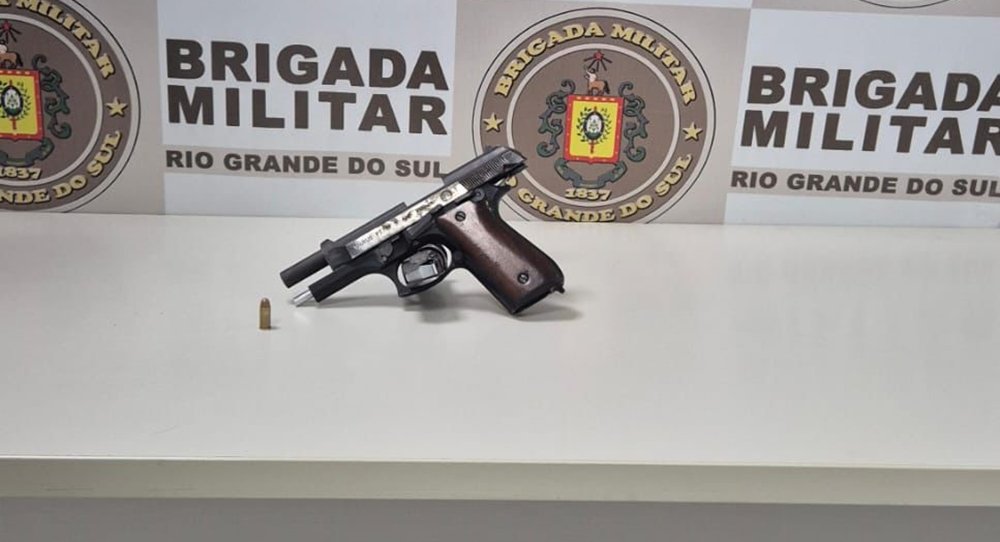 BM prende quatro homens e apreende adolescente em Santo Antônio da Patrulha após roubo a residência em Imbé 1 Arma 190126