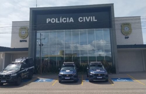 Homem agride irmã, foge de carro e é capturado sobre telhado em Imbé