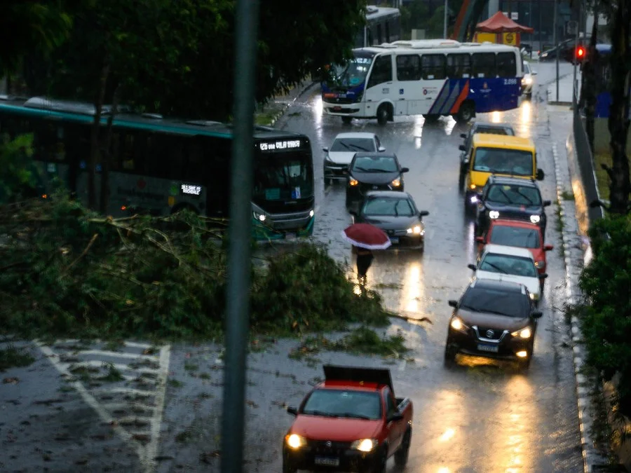 Frente fria traz chuva e risco de temporais nesta sexta-feira no RS