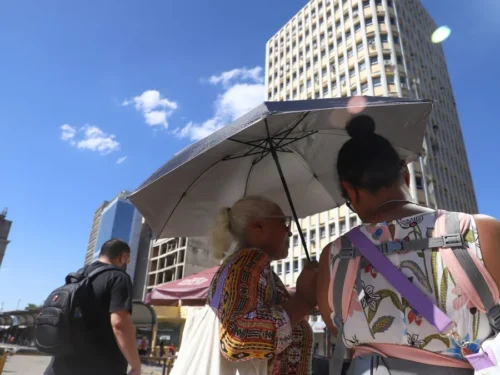 Domingo será de sol e calor mas pode ter chuva isolada em pontos do RS