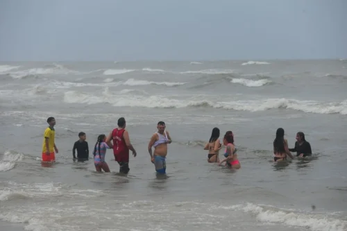 Chuva esfria o Sábado e reduz movimento na orla de Capão da Canoa 1 000 0548
