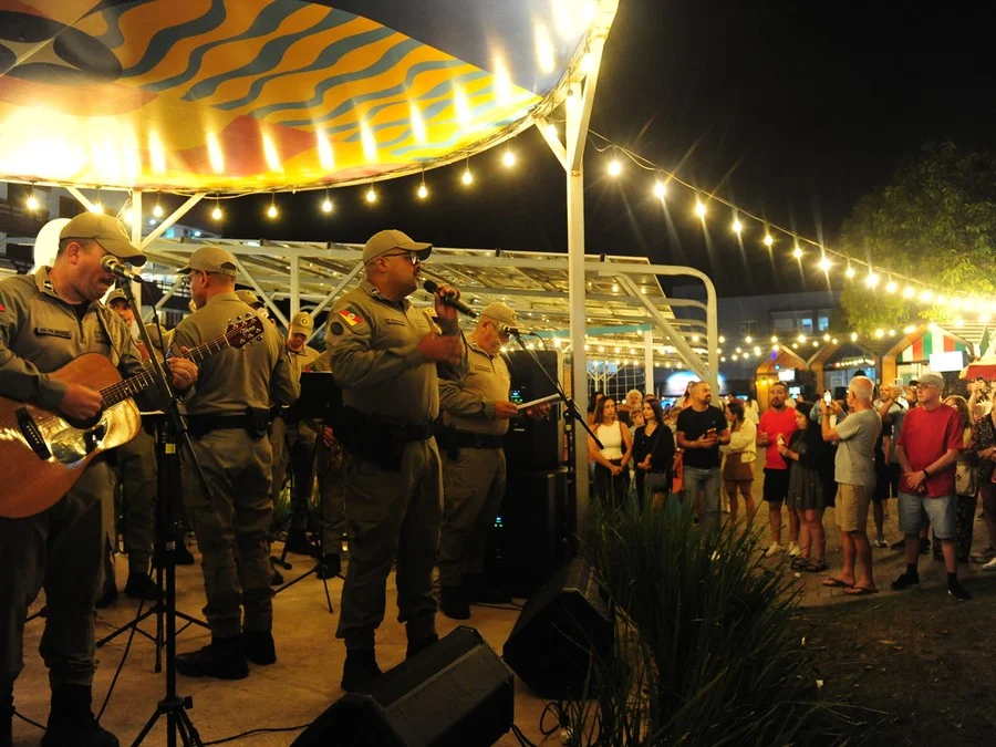 Com show descontra&iacute;do, banda da Brigada Militar conquista o p&uacute;blico no Litoral Norte