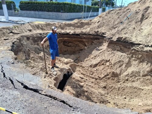 SECRETARIA MUNICIPAL DE OBRAS REALIZA O CONSERTO DE TUBULAÇÕES PARA EVITAR ACÚMULO DE ÁGUA DA CHUVA 8 623790887 1335816465253584 6506084281426742242 n