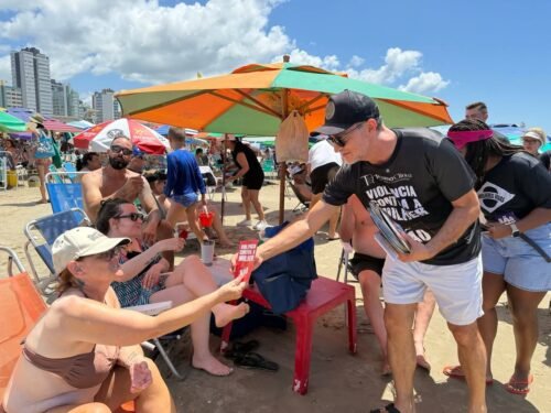Mobilização à beira-mar em Torres pede o fim da violência contra as mulheres 2 625158208 26205217955763124 603067717565843728 n