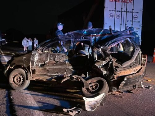 Tragédia na BR-285 | Colisão entre carro e carreta deixa pai e bebê mortos em Carazinho