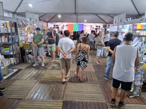SHOW CIRCENCE ENCANTA O PÚBLICO DA 13ª FEIRA DO LIVRO DE ATLÂNTIDA SUL NESTE DOMINGO 10 627052427 1334580085377222 2382457817319321516 n