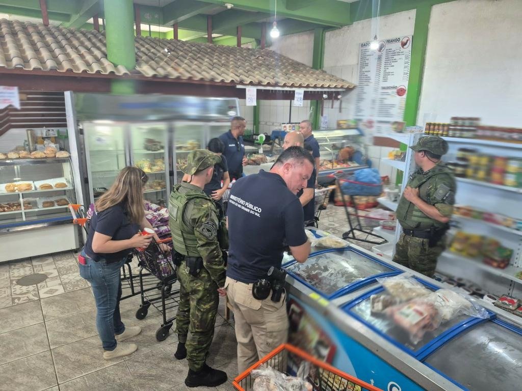 Fiscaliza&ccedil;&atilde;o rigorosa retira mais de duas toneladas de alimentos impr&oacute;prios no Litoral Norte