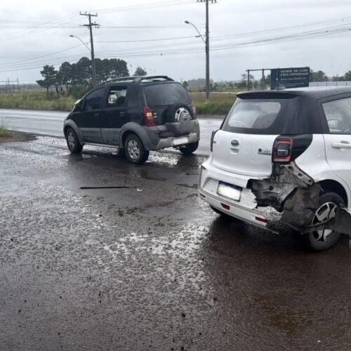 Acidente envolvendo quatro veículos causa congestionamento na RS-030, em Osório