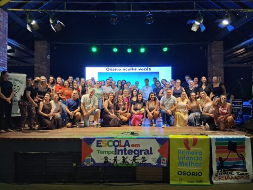 ABERTURA DO ANO LETIVO PARA OS PROFISSIONAIS DA EDUCAÇÃO DA REDE MUNICIPAL DE ENSINO DE OSÓRIO É MARCADA POR PALESTRA SHOW NO LARGO 6 639702731 1351533217015242 2800675410005048845 n 1