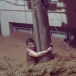 Mulher sobrevive após ficar três horas agarrada a um poste durante enxurrada em Minas Gerais